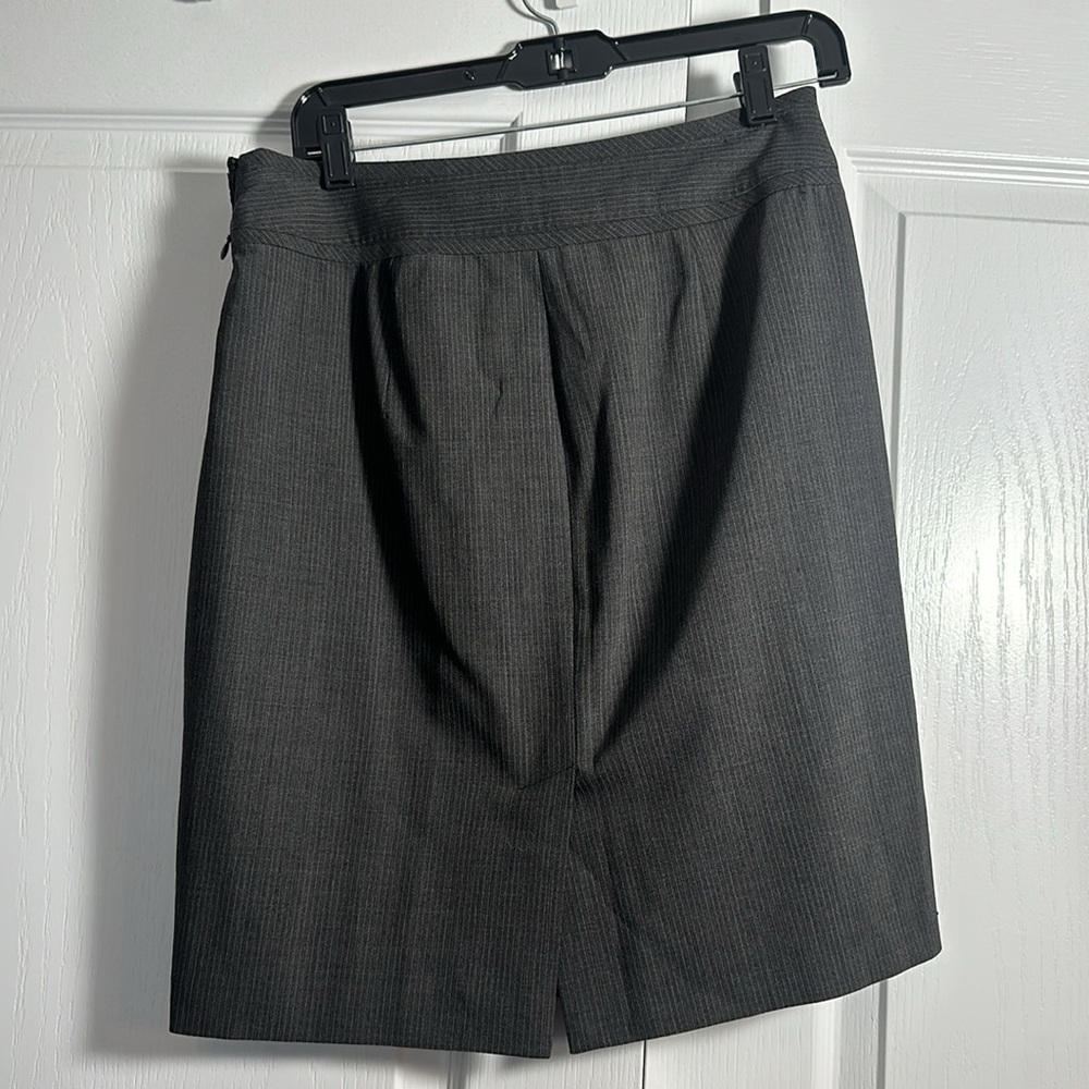 The Limited Luxe Suiting Skirt Sz 6 - dark charcoal with stripe - fully lined - Picture 4 of 5